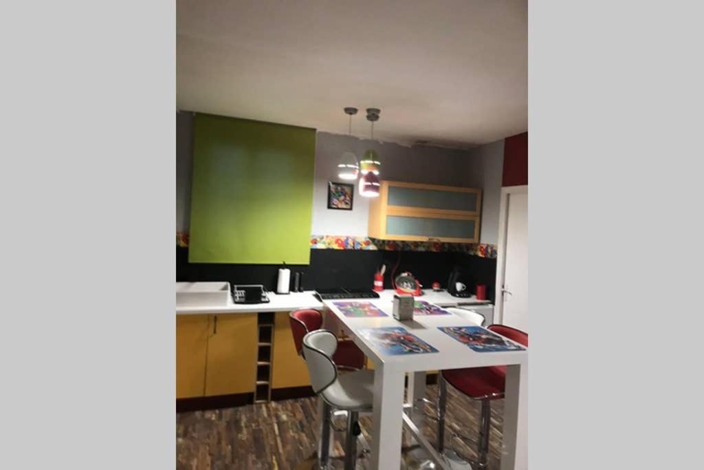 Appartement Style Pop Art Avec Garage Centre Historique Béziers Eksteriør bilde