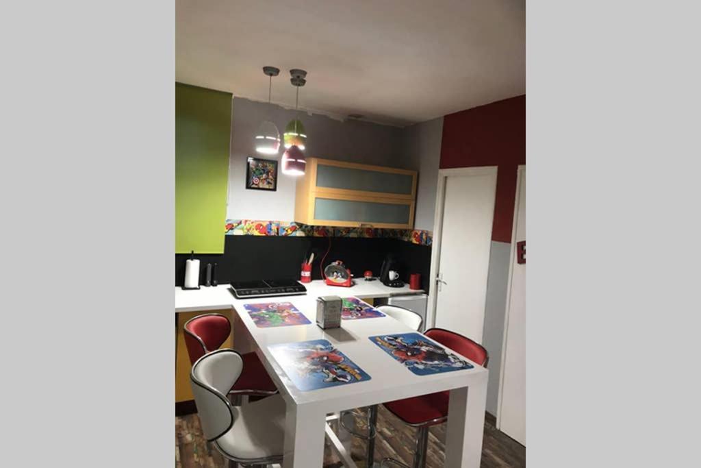 Appartement Style Pop Art Avec Garage Centre Historique Béziers Eksteriør bilde